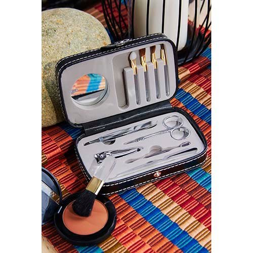 set de manicure y brochas young set de manicure y brochas young